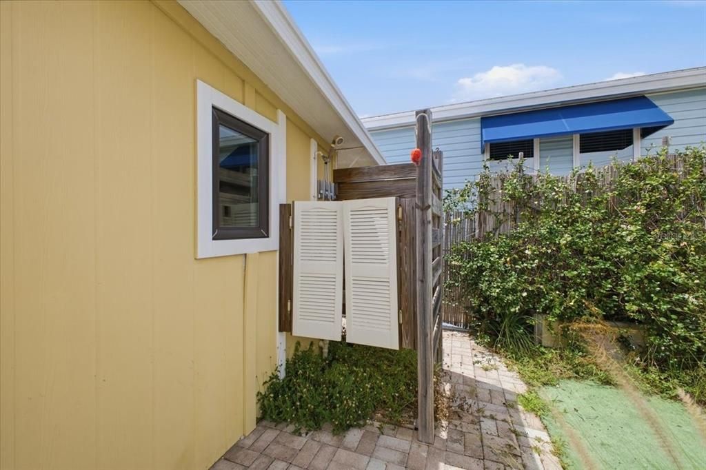 For Sale: $132,500 (2 beds, 1 baths, 660 Square Feet)