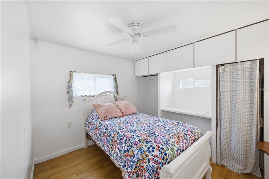For Sale: $132,500 (2 beds, 1 baths, 660 Square Feet)