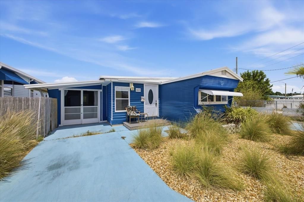 For Sale: $132,500 (2 beds, 1 baths, 660 Square Feet)