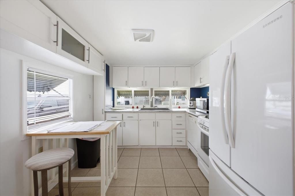 For Sale: $132,500 (2 beds, 1 baths, 660 Square Feet)