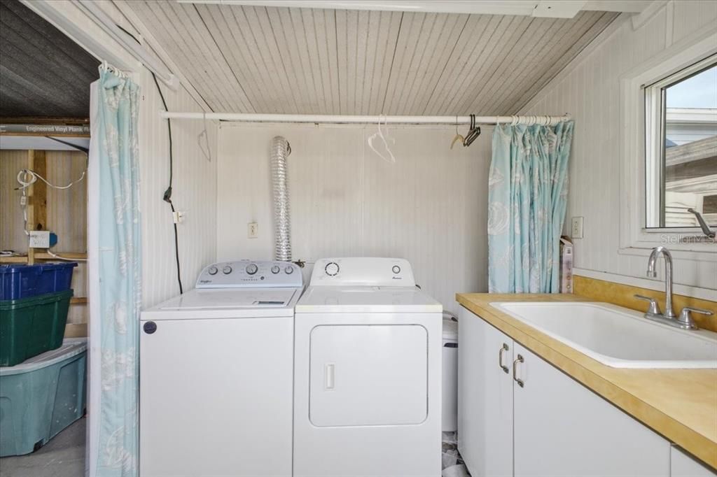 For Sale: $132,500 (2 beds, 1 baths, 660 Square Feet)