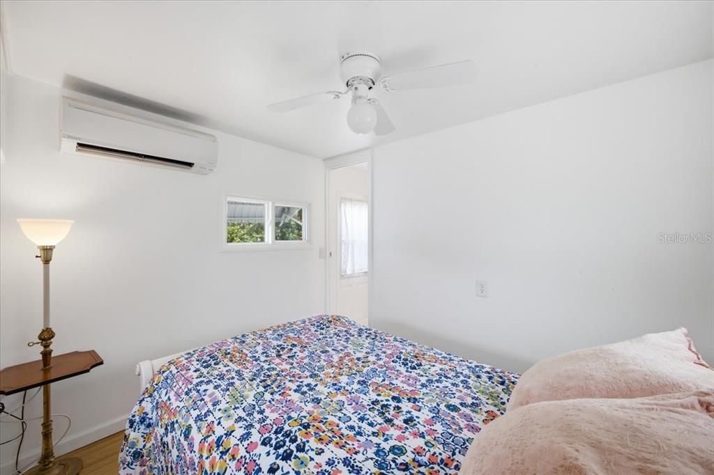 For Sale: $132,500 (2 beds, 1 baths, 660 Square Feet)