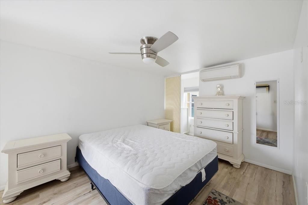 For Sale: $132,500 (2 beds, 1 baths, 660 Square Feet)