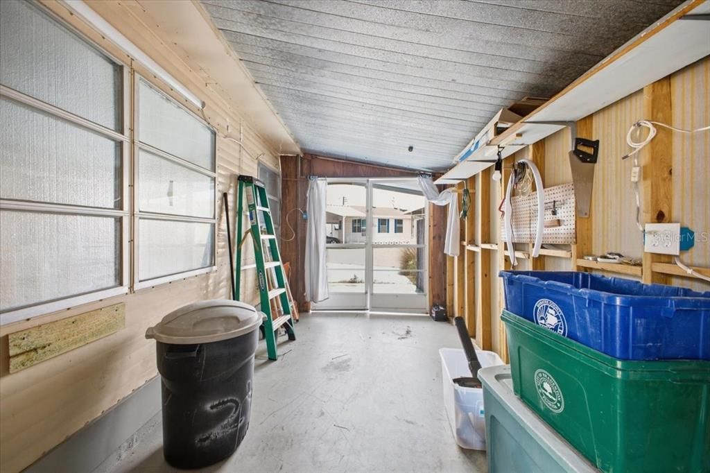 For Sale: $132,500 (2 beds, 1 baths, 660 Square Feet)