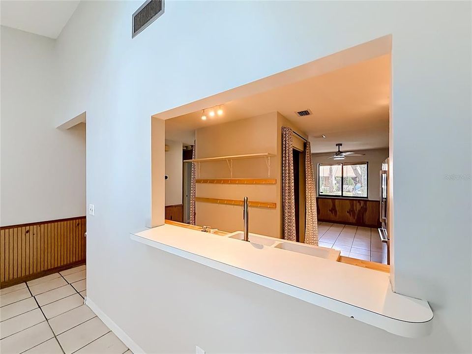 На продажу: $239,900 (2 спален, 2 ванн, 1102 Квадратных фут)