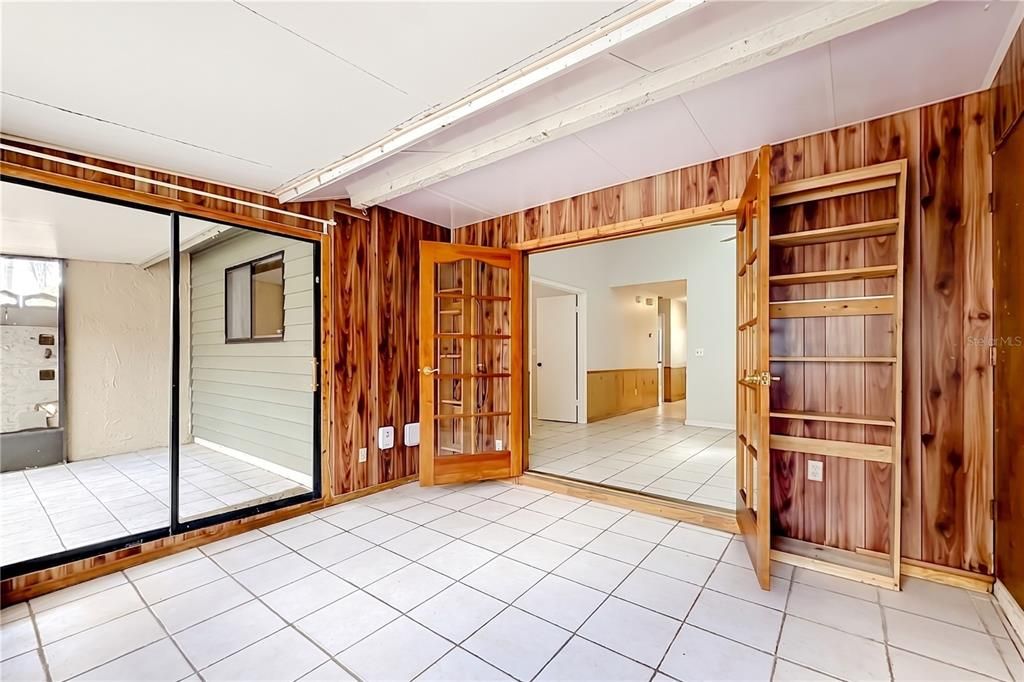 На продажу: $239,900 (2 спален, 2 ванн, 1102 Квадратных фут)