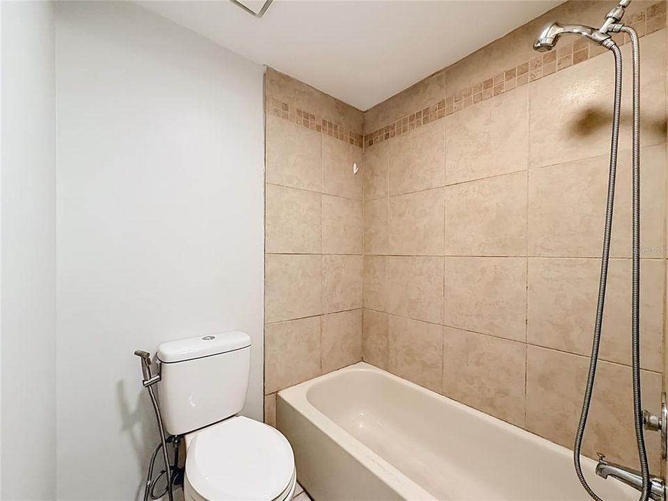 На продажу: $239,900 (2 спален, 2 ванн, 1102 Квадратных фут)