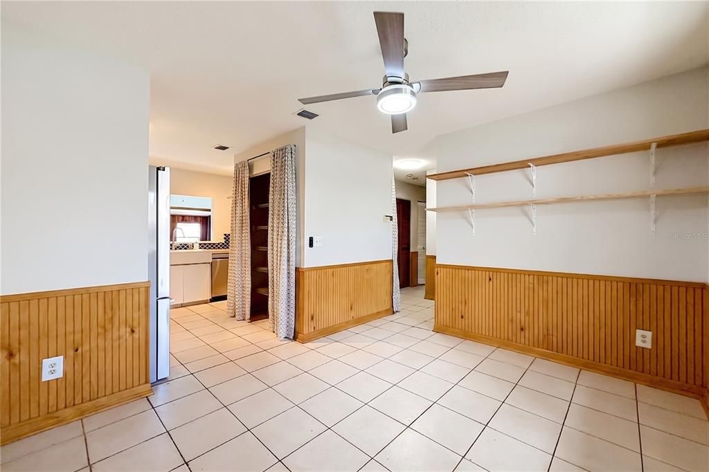 На продажу: $239,900 (2 спален, 2 ванн, 1102 Квадратных фут)