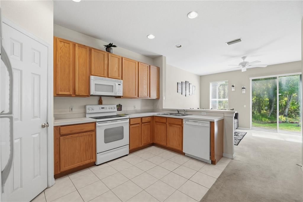 For Sale: $229,000 (2 beds, 2 baths, 1216 Square Feet)