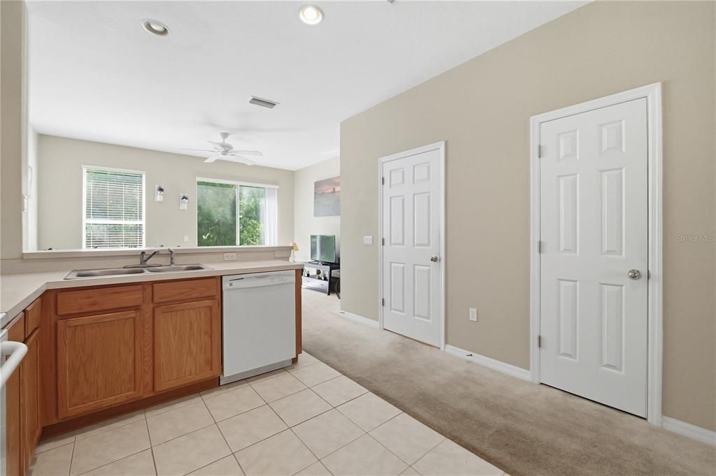 For Sale: $229,000 (2 beds, 2 baths, 1216 Square Feet)