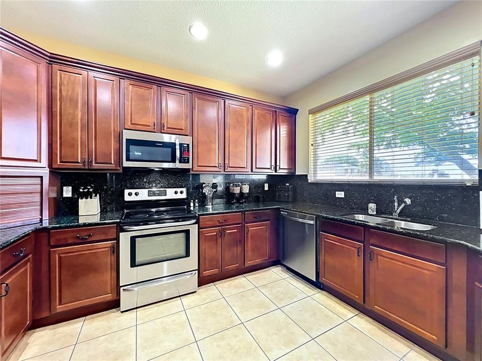 En Venta: $540,000 (4 camas, 2 baños, 2984 Pies cuadrados)