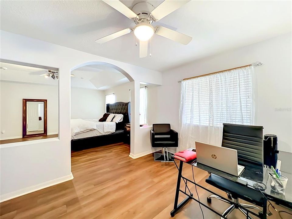 En Venta: $540,000 (4 camas, 2 baños, 2984 Pies cuadrados)