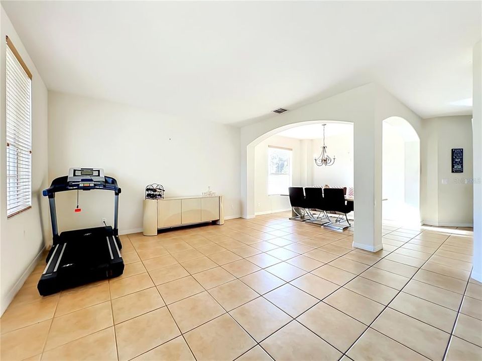 En Venta: $540,000 (4 camas, 2 baños, 2984 Pies cuadrados)