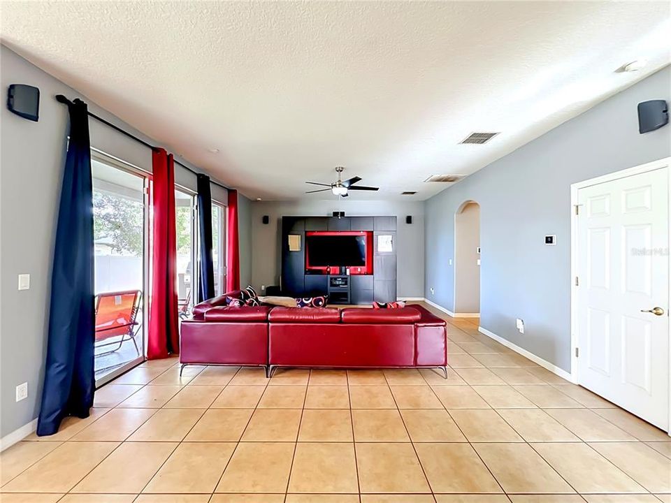 En Venta: $540,000 (4 camas, 2 baños, 2984 Pies cuadrados)