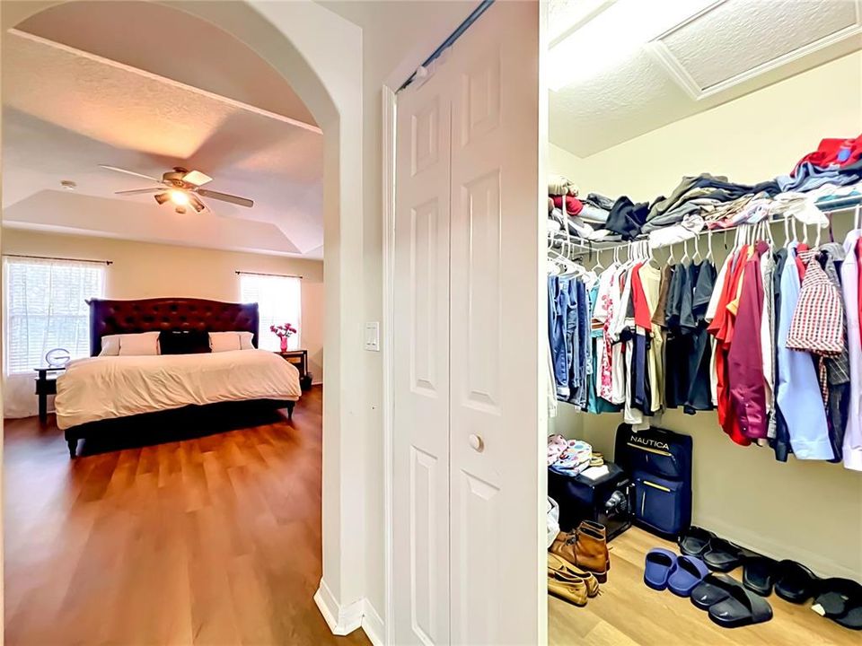 En Venta: $540,000 (4 camas, 2 baños, 2984 Pies cuadrados)