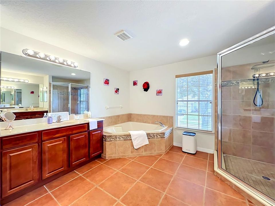 En Venta: $540,000 (4 camas, 2 baños, 2984 Pies cuadrados)
