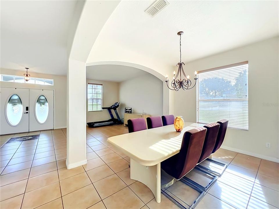 En Venta: $540,000 (4 camas, 2 baños, 2984 Pies cuadrados)