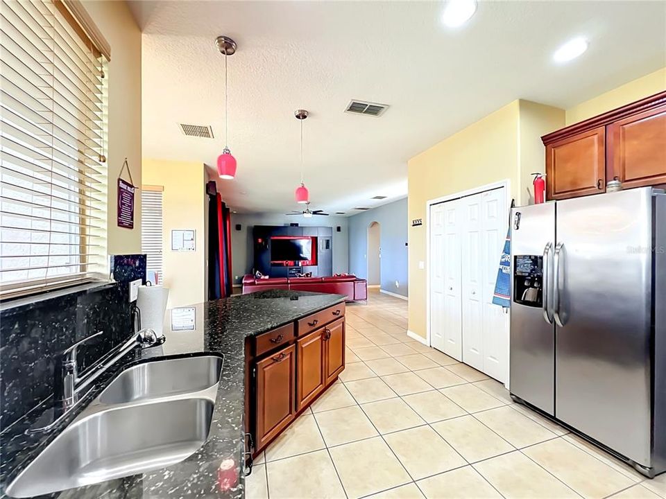 En Venta: $540,000 (4 camas, 2 baños, 2984 Pies cuadrados)