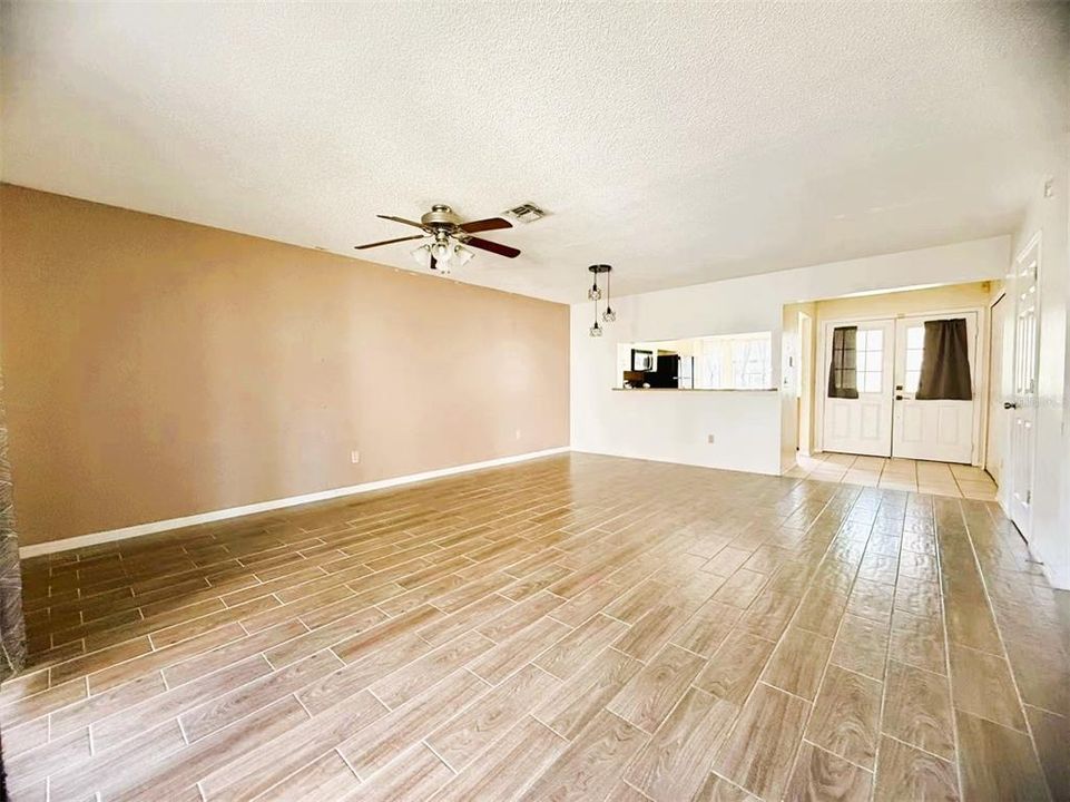 Active With Contract: $1,850 (2 beds, 2 baths, 1260 Square Feet)