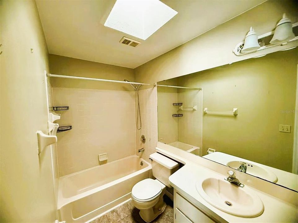 Active With Contract: $1,850 (2 beds, 2 baths, 1260 Square Feet)