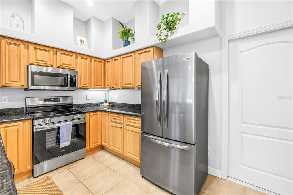 For Sale: $385,000 (2 beds, 2 baths, 1577 Square Feet)