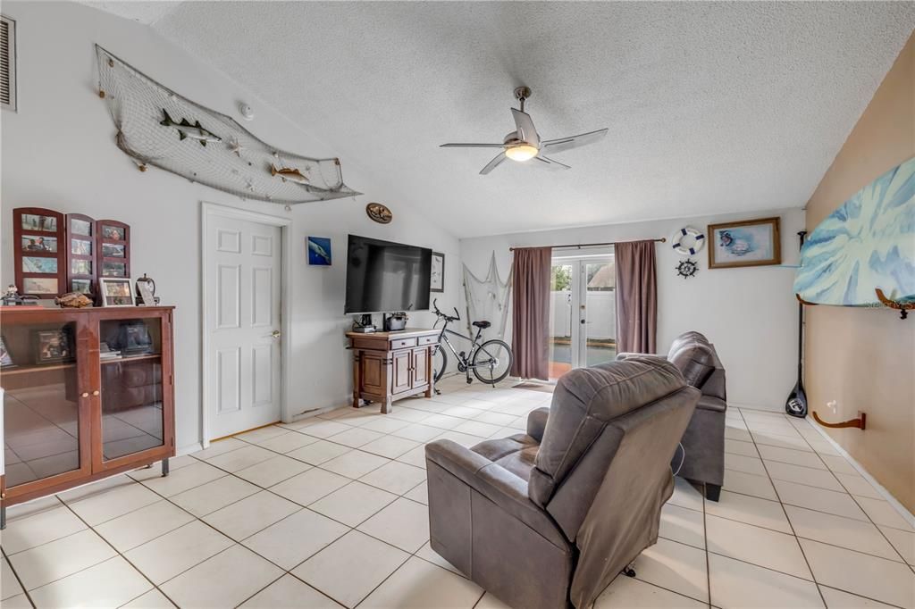 For Sale: $270,000 (3 beds, 2 baths, 1224 Square Feet)