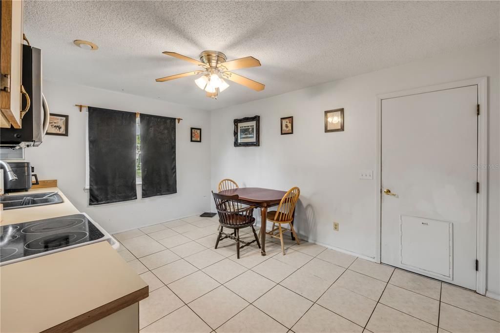 For Sale: $270,000 (3 beds, 2 baths, 1224 Square Feet)