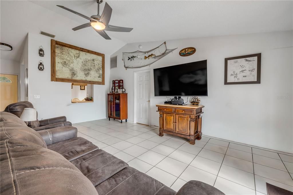 For Sale: $270,000 (3 beds, 2 baths, 1224 Square Feet)