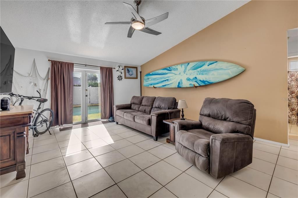 For Sale: $270,000 (3 beds, 2 baths, 1224 Square Feet)
