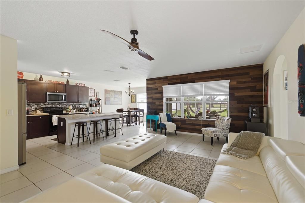En Venta: $304,999 (3 camas, 2 baños, 1956 Pies cuadrados)