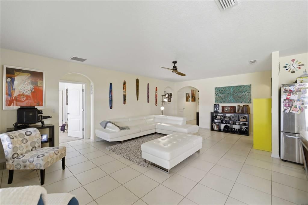 En Venta: $304,999 (3 camas, 2 baños, 1956 Pies cuadrados)