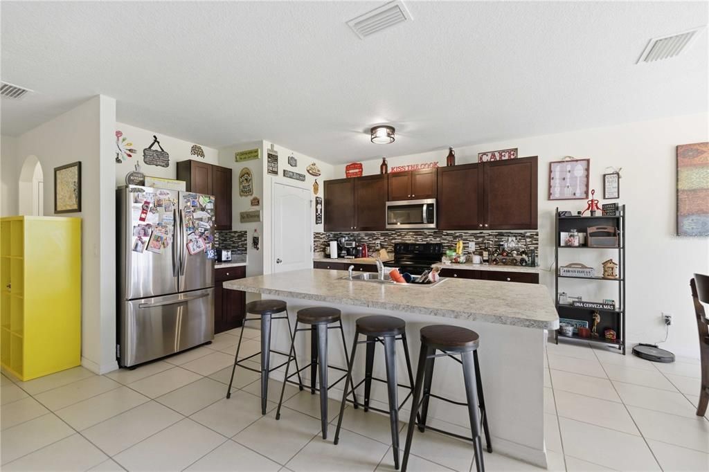 En Venta: $304,999 (3 camas, 2 baños, 1956 Pies cuadrados)