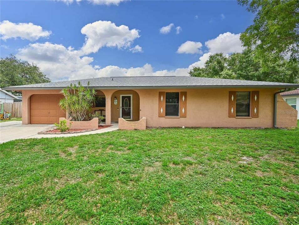 For Sale: $324,900 (3 beds, 2 baths, 1128 Square Feet)