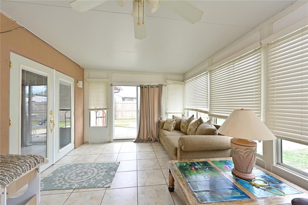 For Sale: $324,900 (3 beds, 2 baths, 1128 Square Feet)