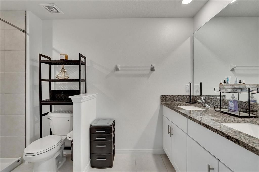 В аренду: $2,200 (3 спален, 2 ванн, 1701 Квадратных фут)