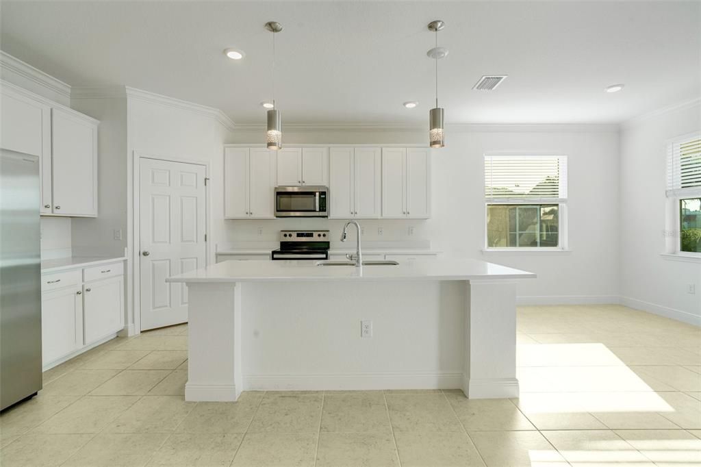 For Rent: $2,900 (4 beds, 3 baths, 2381 Square Feet)
