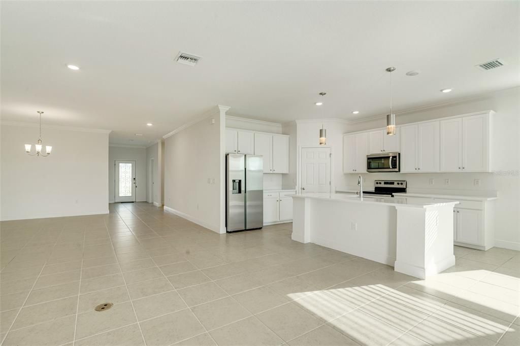 For Rent: $2,900 (4 beds, 3 baths, 2381 Square Feet)