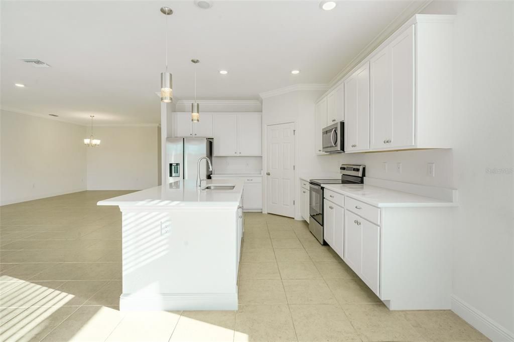 For Rent: $2,900 (4 beds, 3 baths, 2381 Square Feet)
