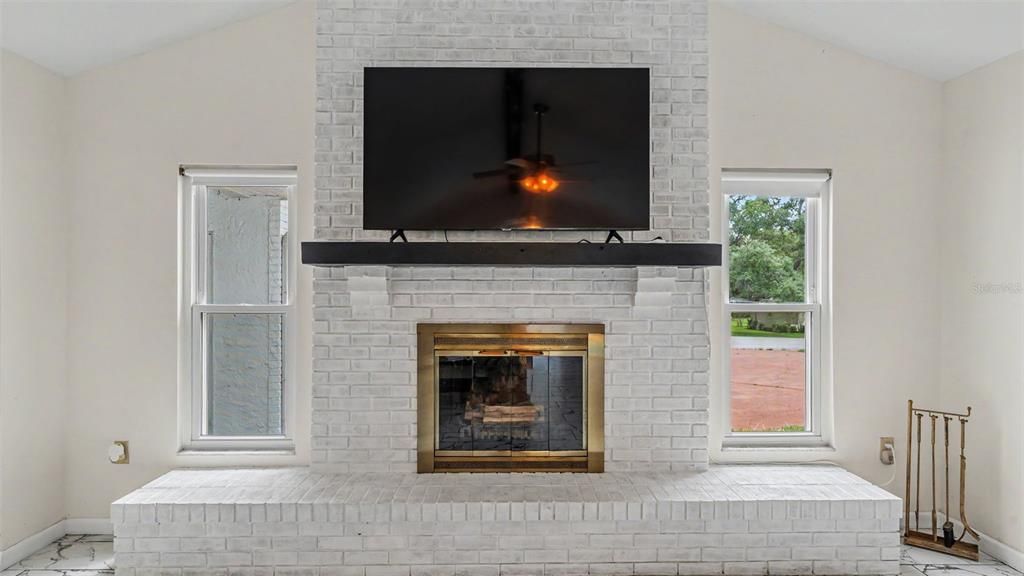 For Sale: $295,000 (2 beds, 2 baths, 1406 Square Feet)