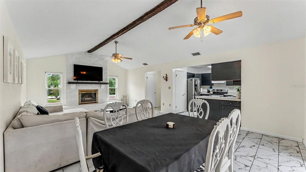 For Sale: $295,000 (2 beds, 2 baths, 1406 Square Feet)