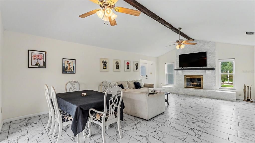 For Sale: $295,000 (2 beds, 2 baths, 1406 Square Feet)