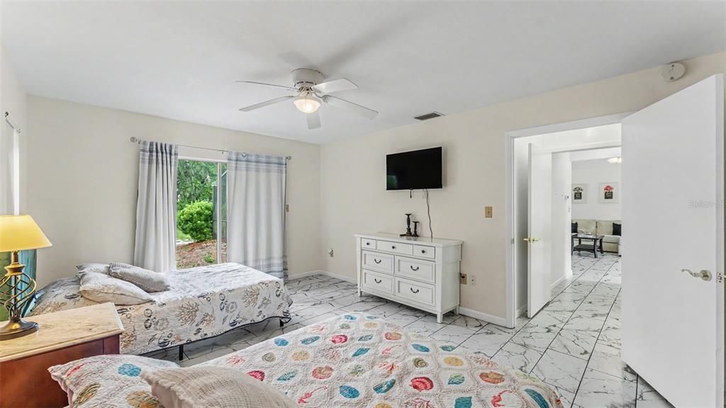For Sale: $295,000 (2 beds, 2 baths, 1406 Square Feet)