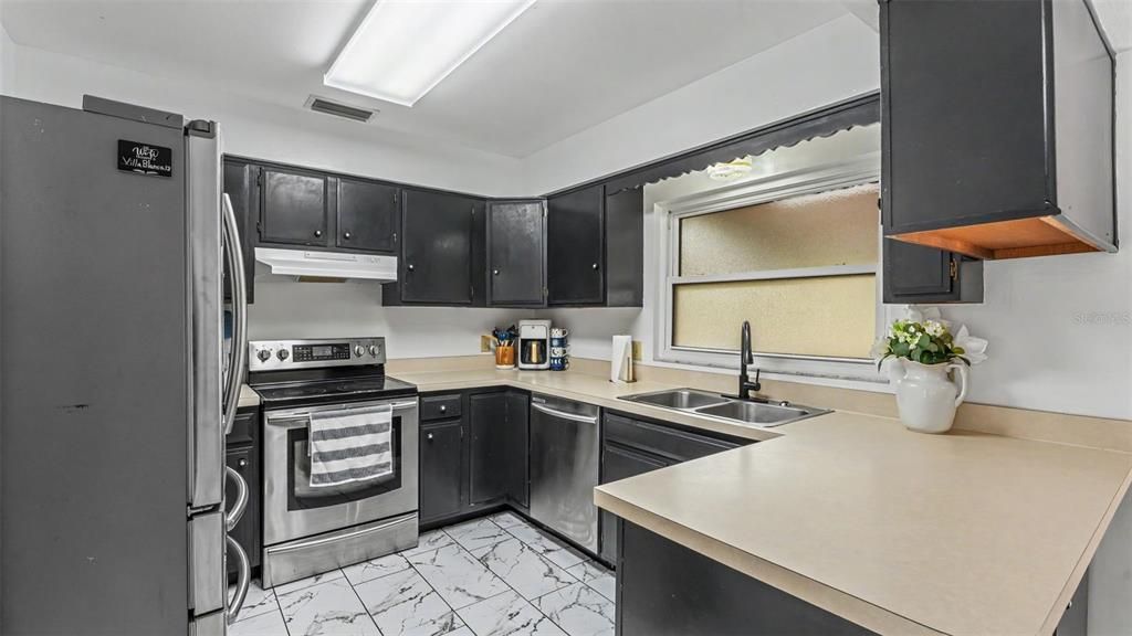 For Sale: $295,000 (2 beds, 2 baths, 1406 Square Feet)