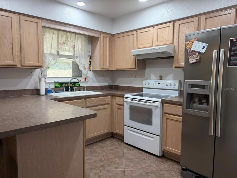 На продажу: $339,000 (3 спален, 2 ванн, 1664 Квадратных фут)