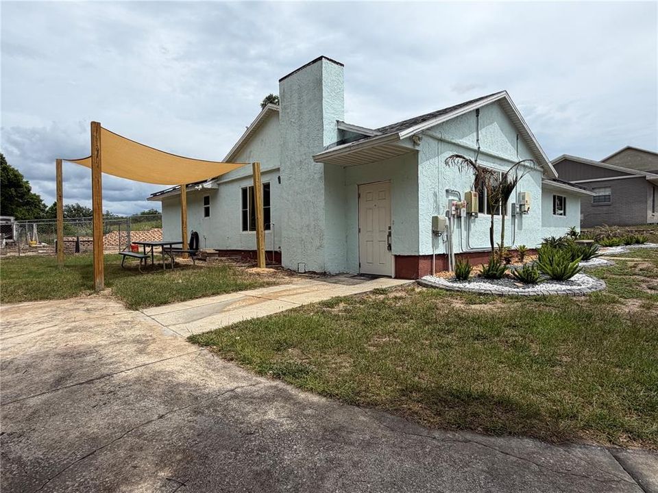 На продажу: $329,900 (3 спален, 2 ванн, 1664 Квадратных фут)