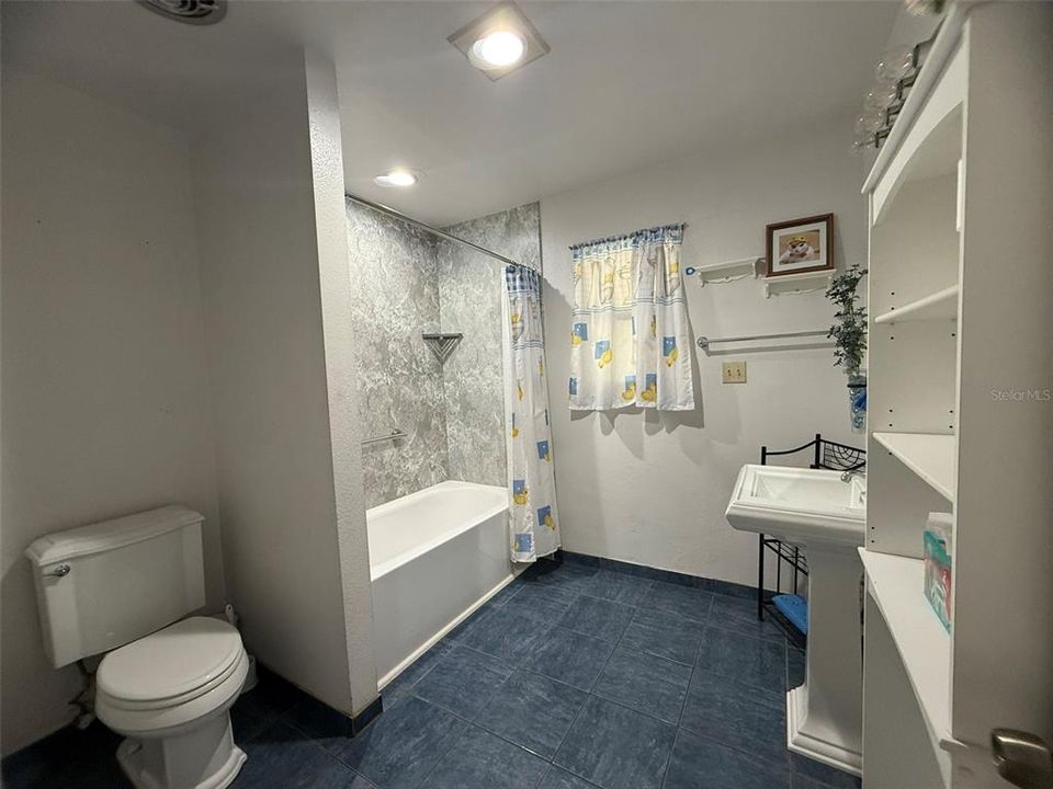 На продажу: $339,000 (3 спален, 2 ванн, 1664 Квадратных фут)