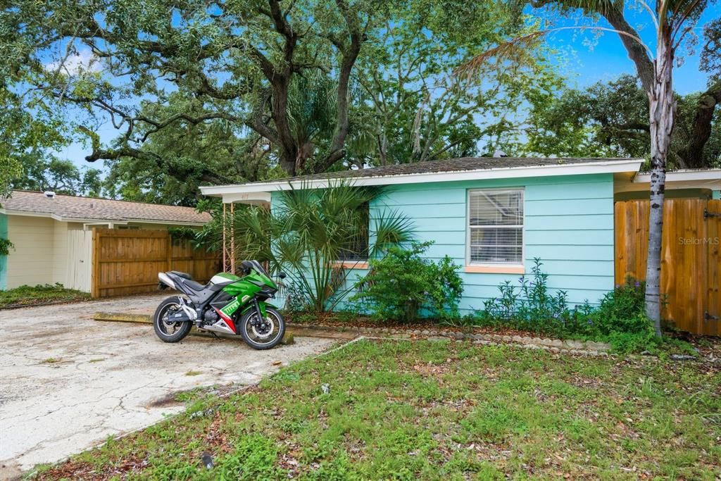 For Rent: $1,850 (2 beds, 1 baths, 650 Square Feet)