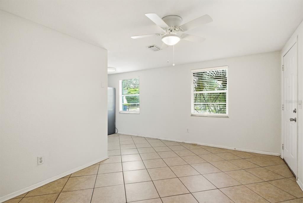 For Rent: $1,850 (2 beds, 1 baths, 650 Square Feet)
