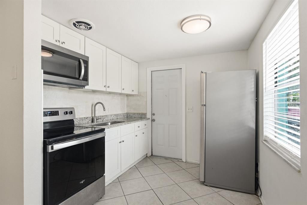 For Rent: $1,850 (2 beds, 1 baths, 650 Square Feet)
