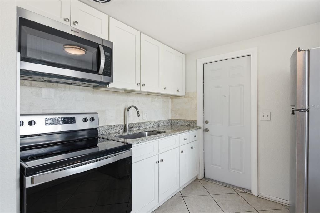 For Rent: $1,850 (2 beds, 1 baths, 650 Square Feet)